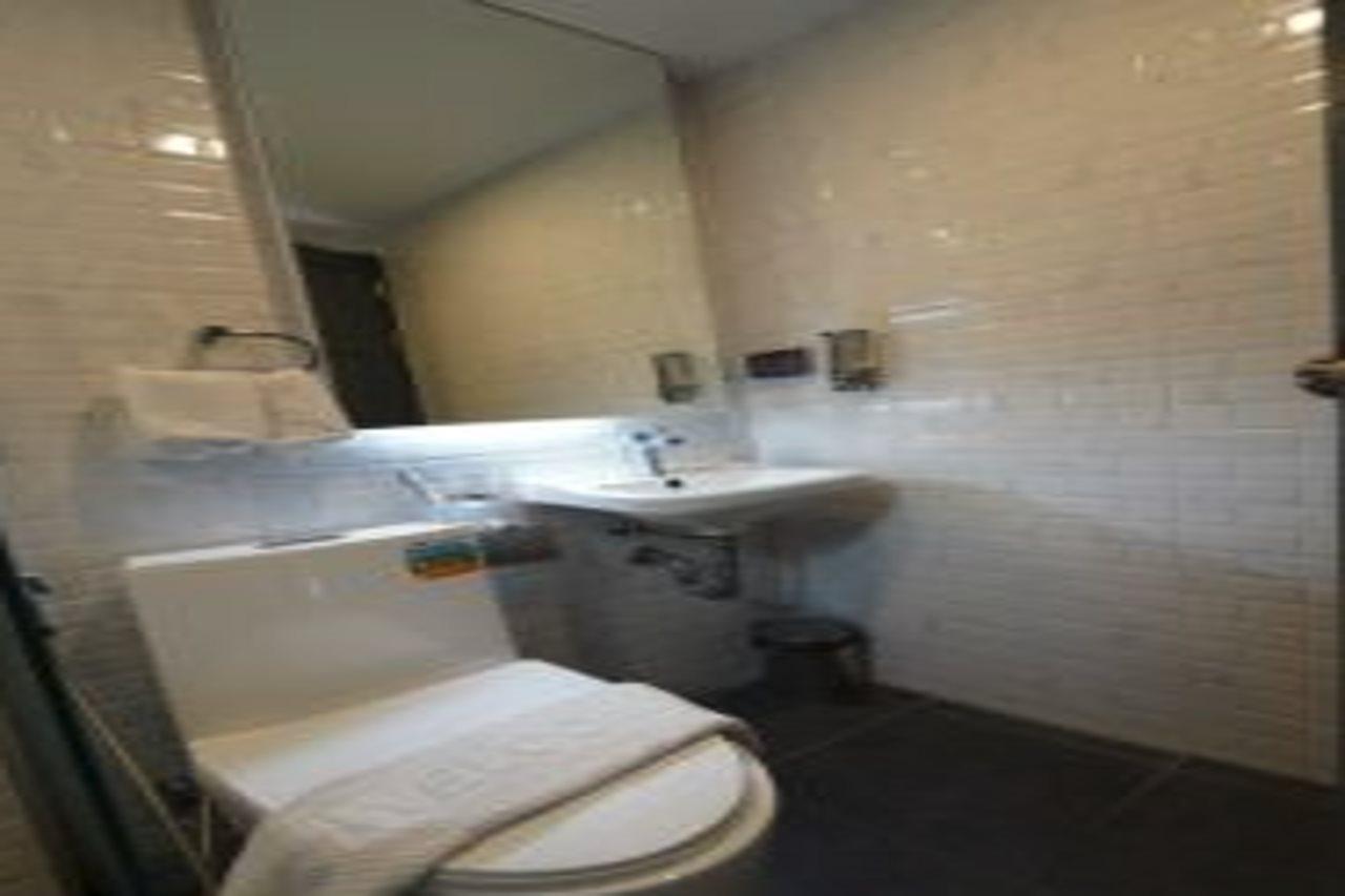 Roomquest Sukhumvit36 Bts Thonglor Bangkok Exteriör bild